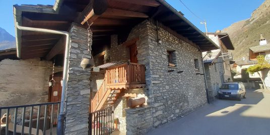 Nel cuore di borgo caratteristico affascinante appartamento montano