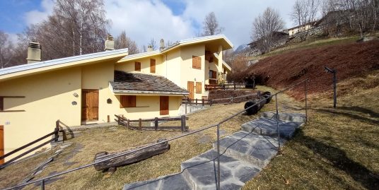 Nel cuore di borgo caratteristico collinare confortevole bilocale con giardinetto