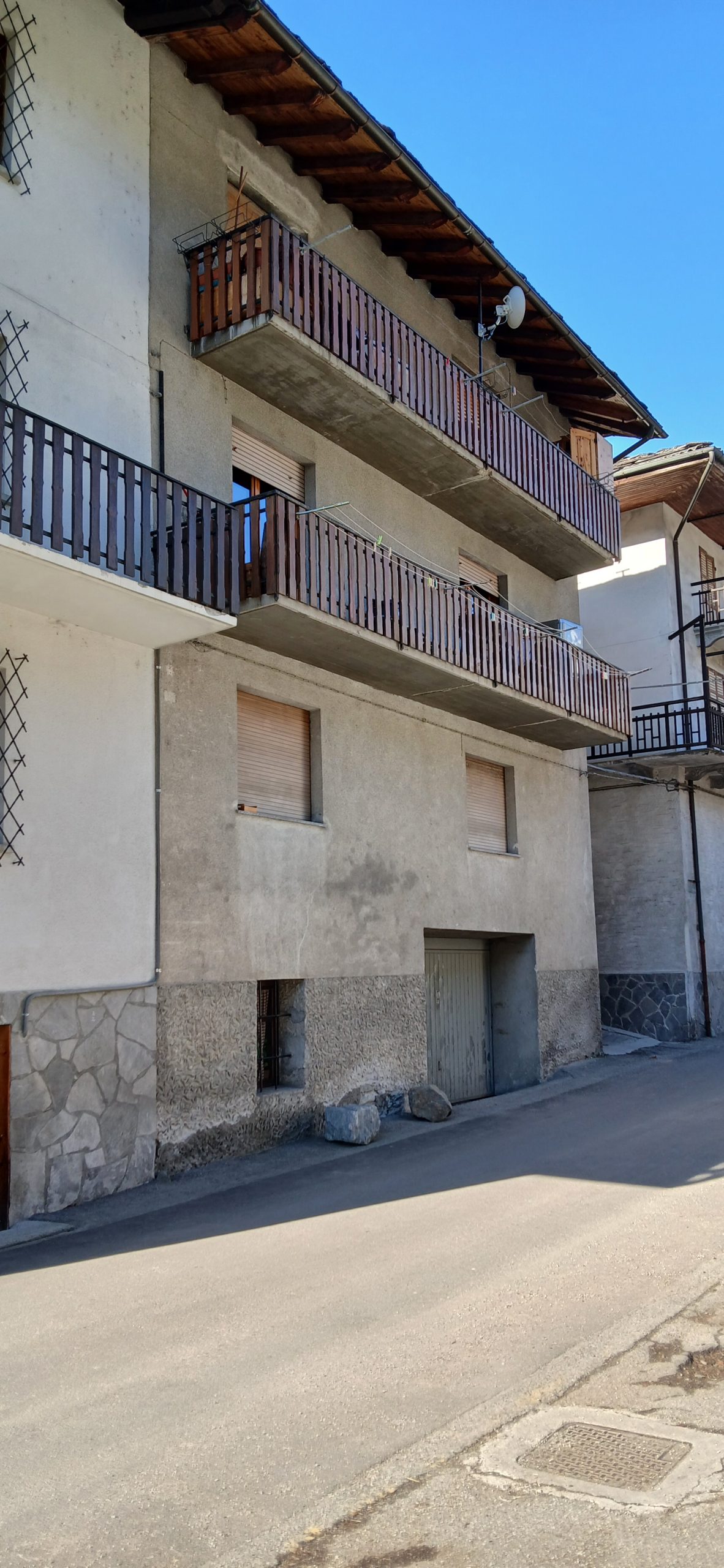 Nel cuore del borgo spazioso trilocale da riattare