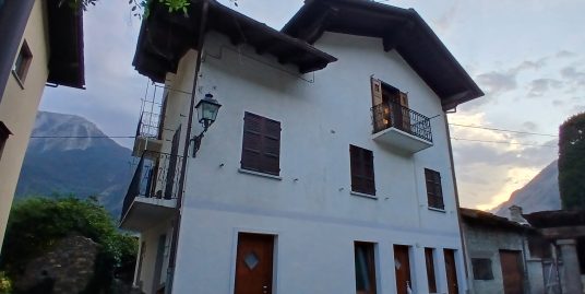 Nel cuore di borgo caratteristico confortevole mansarda
