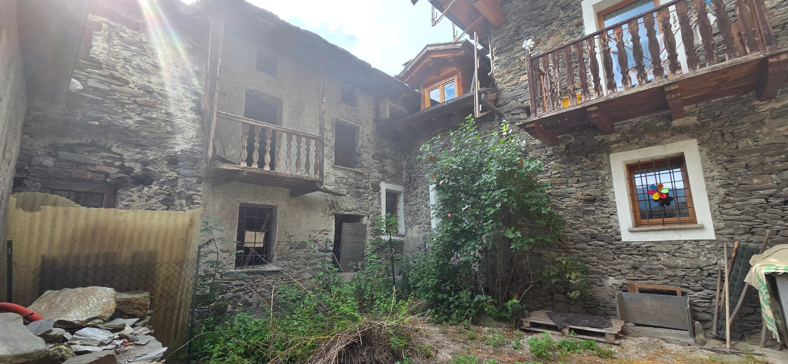 Nel cuore del borgo porzione di rustico sul tre livelli.